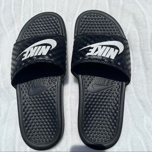 Nike sandals/ nike flip flops size 7